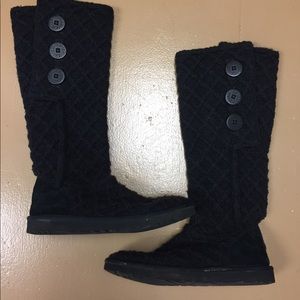 Size 8 sweater Ugg boots
